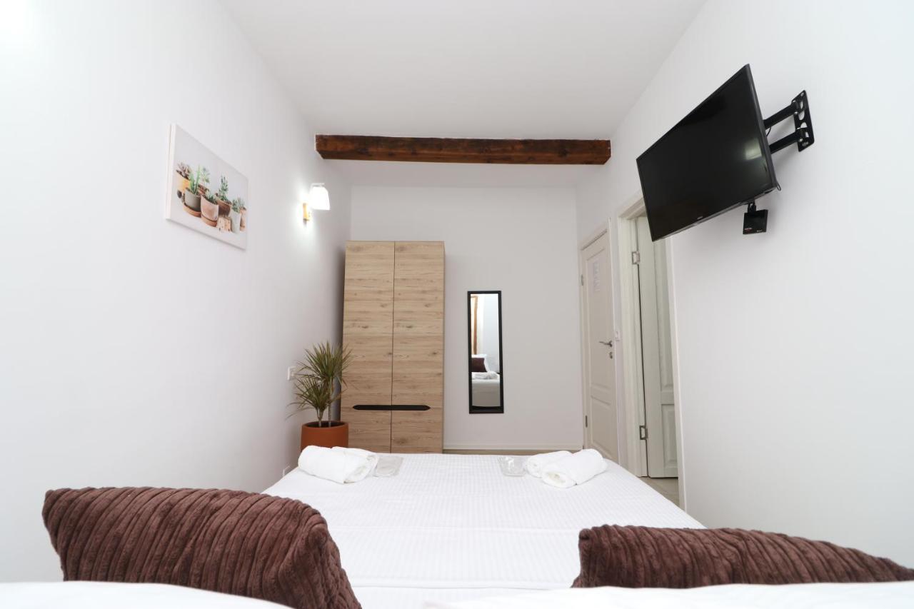 Gaia Bed & Breakfast Vlore Ngoại thất bức ảnh