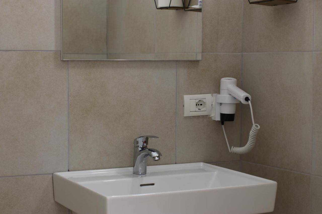 Gaia Bed & Breakfast Vlore Ngoại thất bức ảnh